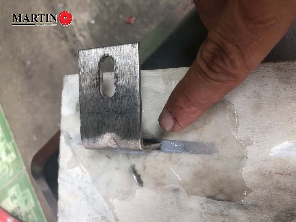 Sử Dụng Keo Dán Đá Đúng Cách